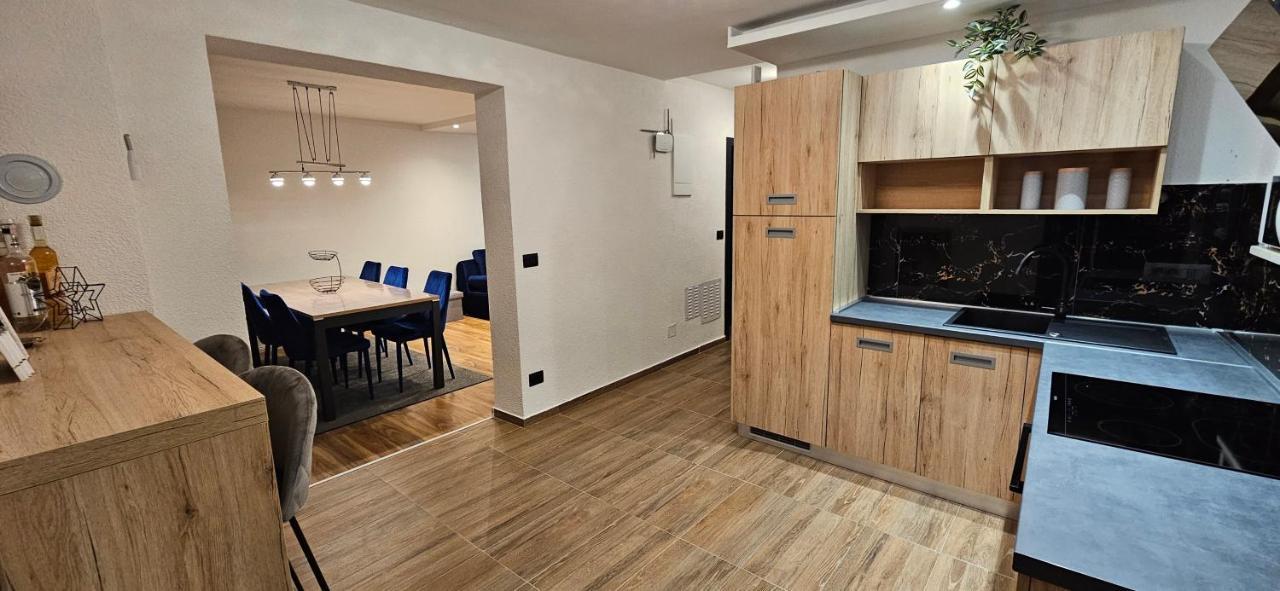 Betty Apartments Borik - Whole Ground Floor 罗维尼 外观 照片