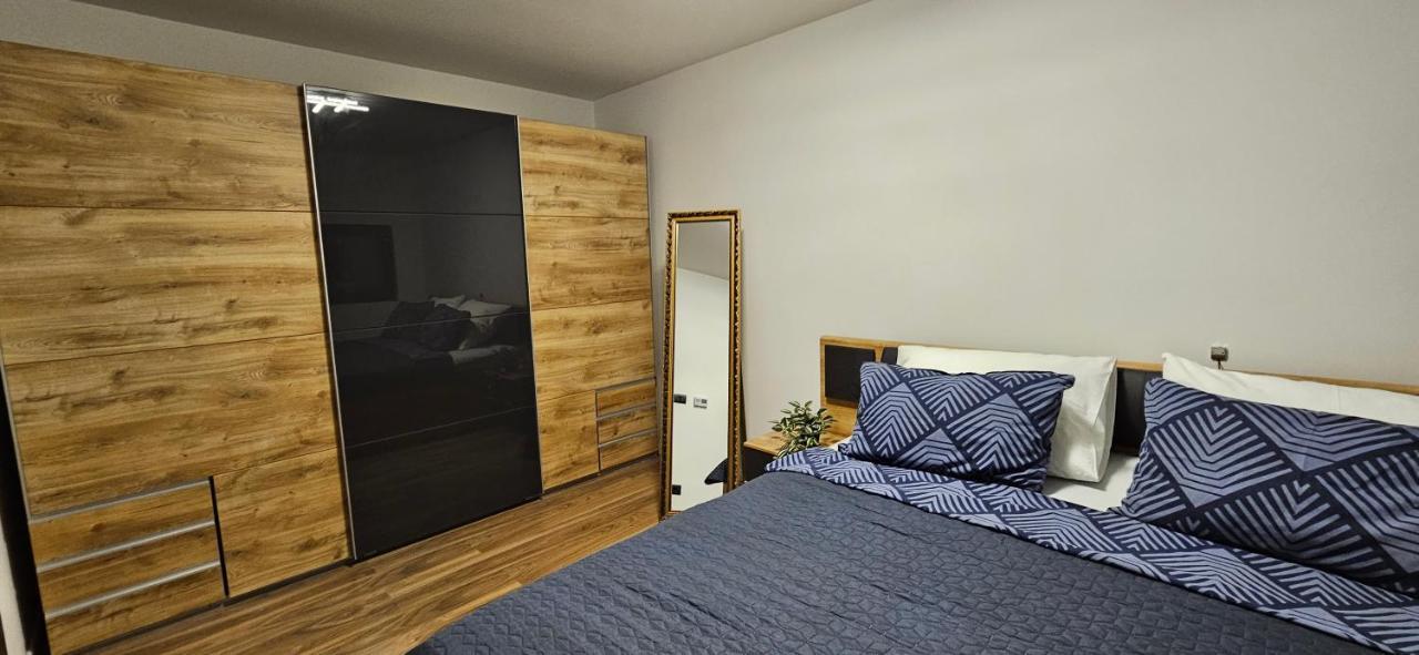 Betty Apartments Borik - Whole Ground Floor 罗维尼 外观 照片