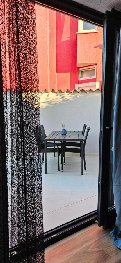 Betty Apartments Borik - Whole Ground Floor 罗维尼 外观 照片