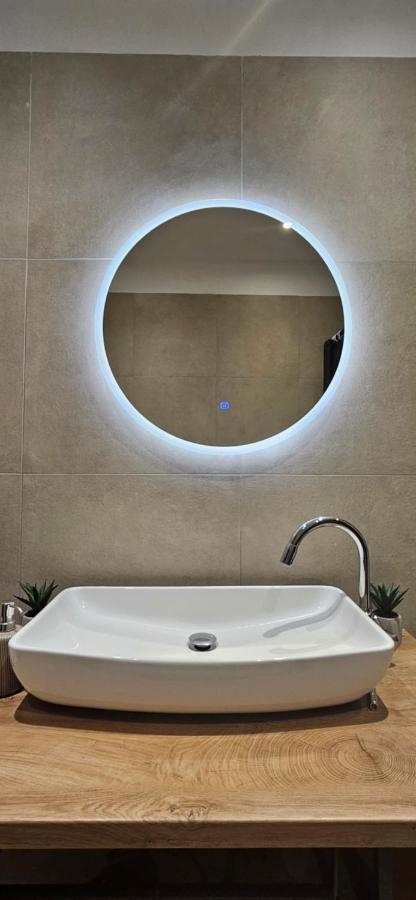 Betty Apartments Borik - Whole Ground Floor 罗维尼 外观 照片
