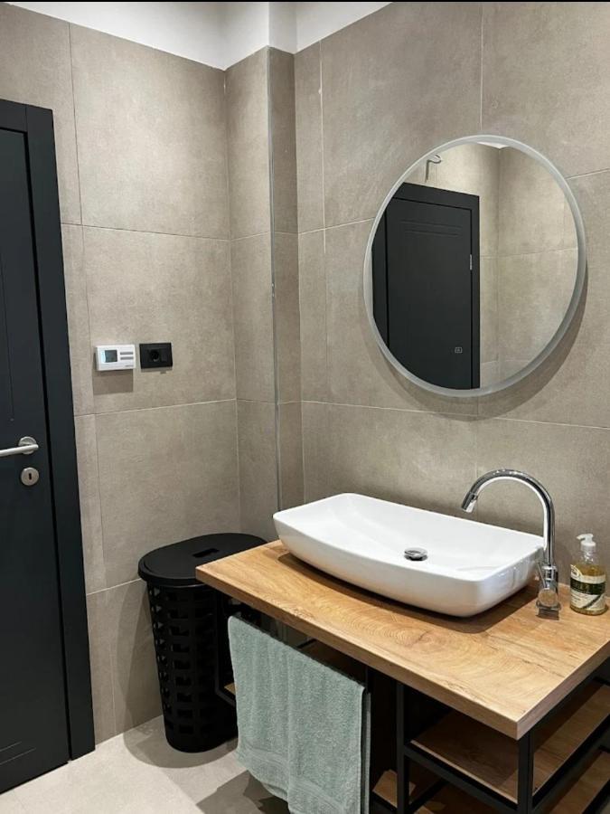 Betty Apartments Borik - Whole Ground Floor 罗维尼 外观 照片
