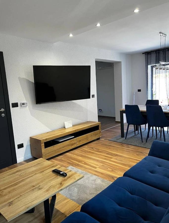 Betty Apartments Borik - Whole Ground Floor 罗维尼 外观 照片