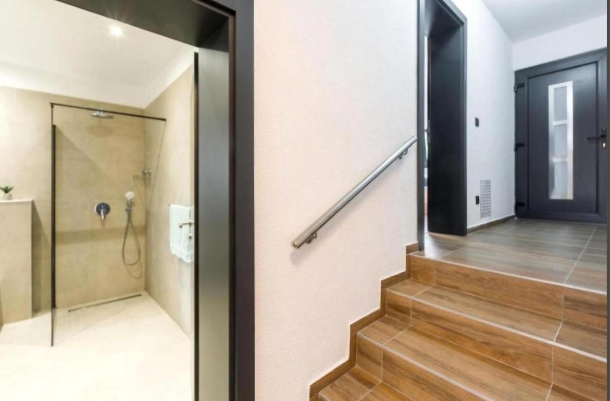 Betty Apartments Borik - Whole Ground Floor 罗维尼 外观 照片